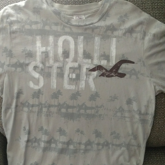 Hollister Other - Hollister T shirt